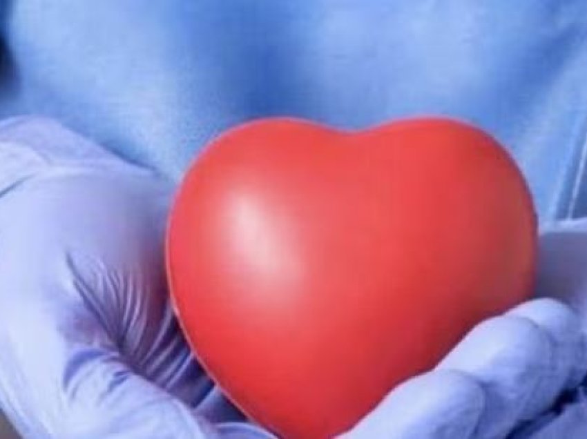 Pacientët me transplantim të zemrës me të ardhura të ulëta kanë shkallë më të lartë të vdekshmërisë