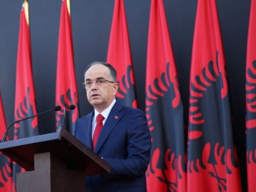 Presidenti i Shqipërisë, Bajram Begaj gëzon “kuqezinjtë”