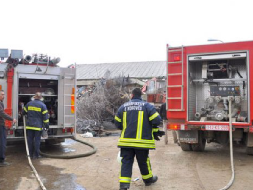 Lëndohet një zjarrfikës gjatë tentimit për shuarjen e një zjarri në fshatin Zatriq të Rahovecit