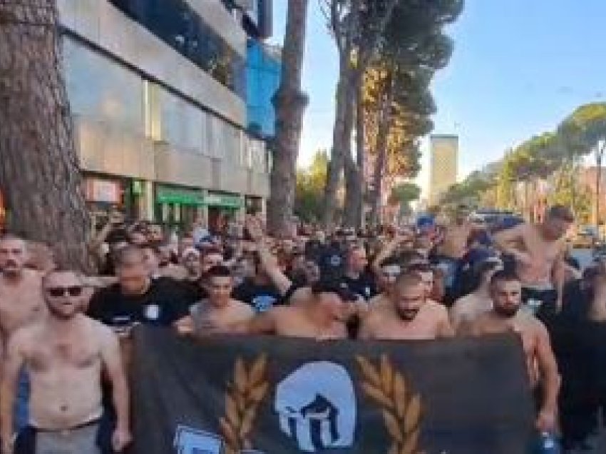 Tifozët shqiptarë “zaptojnë” Tiranën, nisen drejt stadiumit