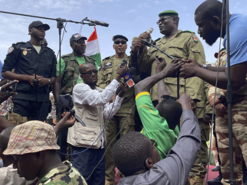 Niger/ Junta akuzon Francën për një ndërhyrje të mundshme ushtarake