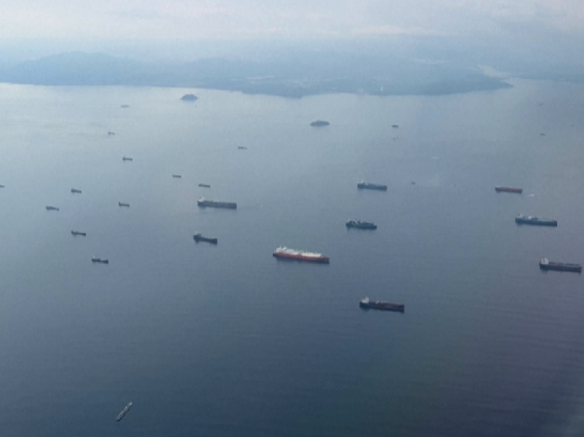 Dhjetra anije presin të hyjnë në Kanalin e Panamasë pas kufizimeve prej ‘mungesës së ujit’
