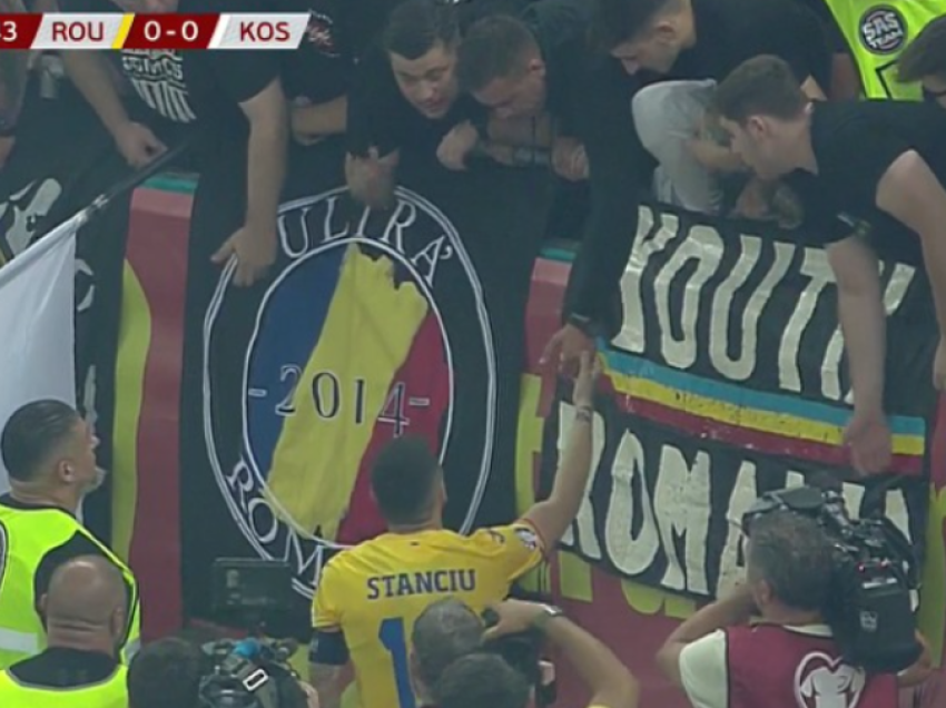 Skandaloze: Rumunët shpalosin pankartën ‘Kosova është Serbi’ në stadium 