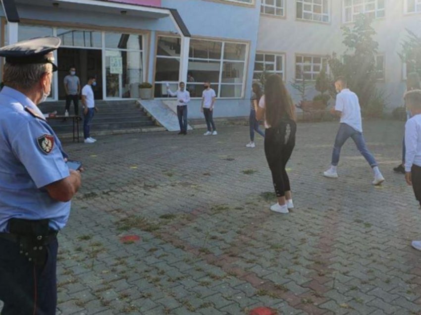 Panik brenda një klase në Krujë, nxënësit shoqërohen në spital pas sulmit me spraj