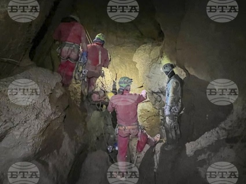 ​Eksploruesi amerikan Dickey u nxor nga një shpellë në Turqi