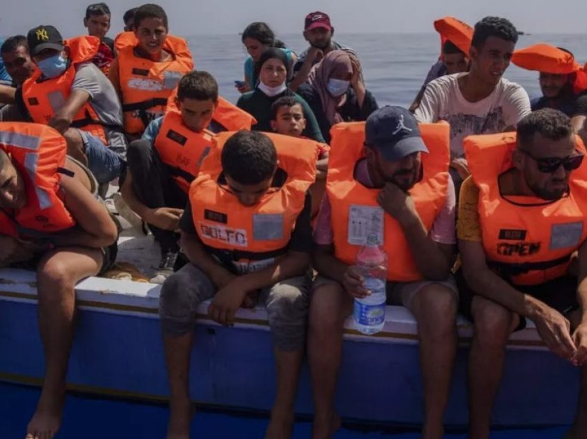 Rreth 7,000 migrantë mbërrijnë në ishullin italian në më pak se 24 orë