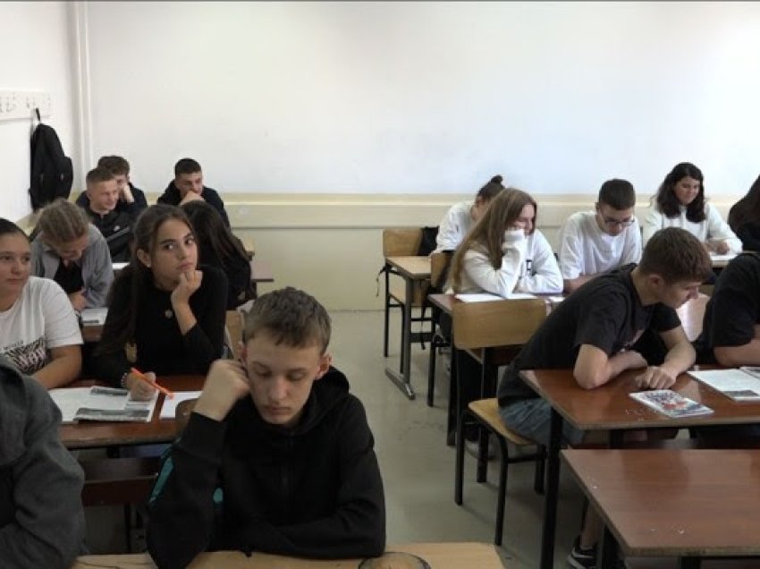 ​Dënohen nxënësit në mungesë librash në Mitrovicë, probleme me furnizim