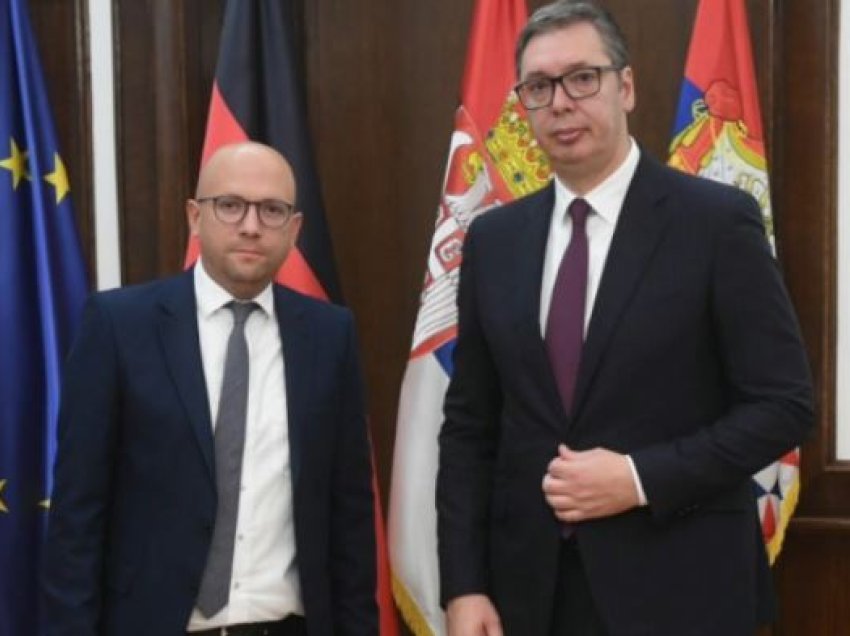 Vuçiq njofton për takim me Sarrazinin: I kërkova sa më shumë përfshirje të ndërkombëtarëve për veriun