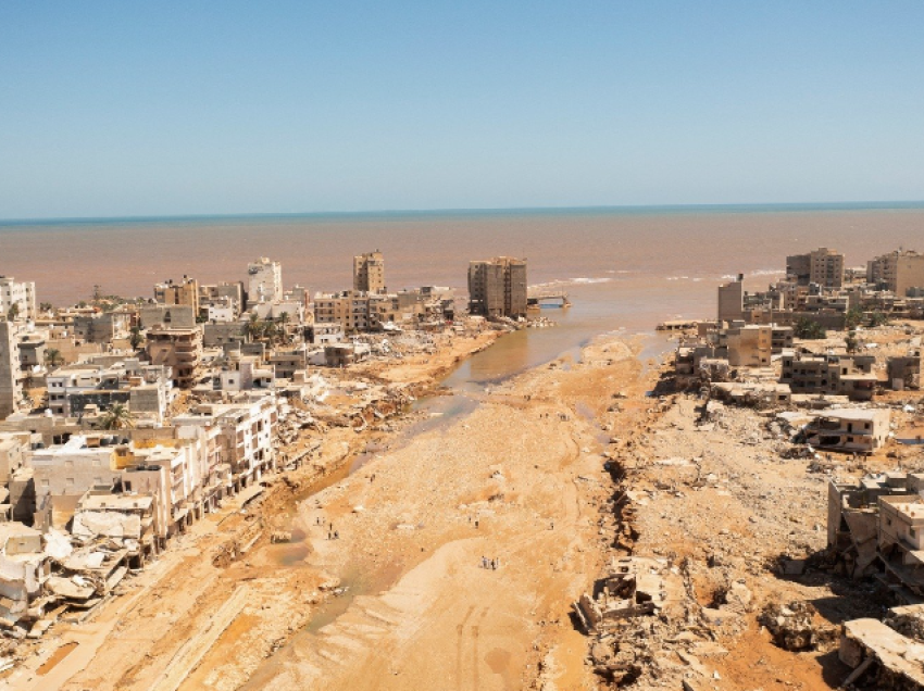 Përmbytjet në Libi/ Shpresat për gjetjen e të mbijetuarve zbehen, të paktën 10 mijë të zhdukur