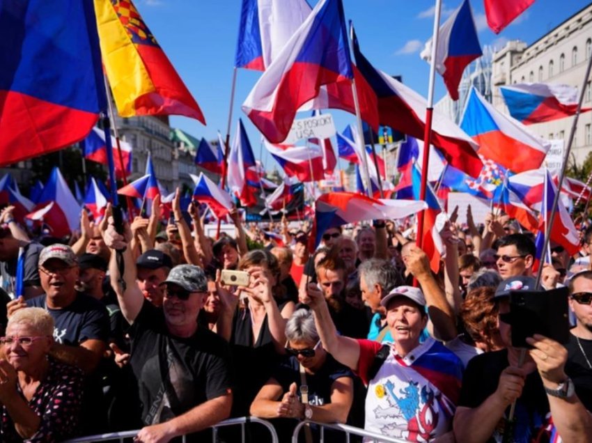 Çekët protestojnë kundër qeverisë pro-perëndimore