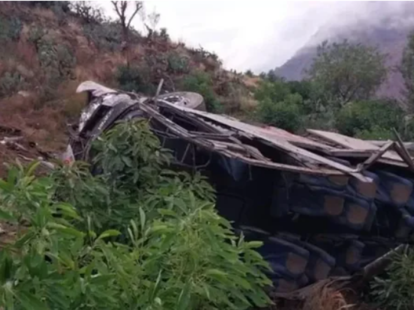 Tragjedi në Peru/ Rrëzohet autobusi në një greminë, humbin jetën 24 pasagjerë
