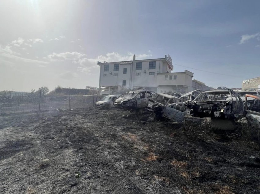 Zjarr në një autoservis në Duhël të Suharekës, digjen disa vetura