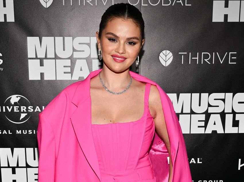 Pa grim dhe me flokë të çrregullta, fansat me komente të ndryshme për Selenan