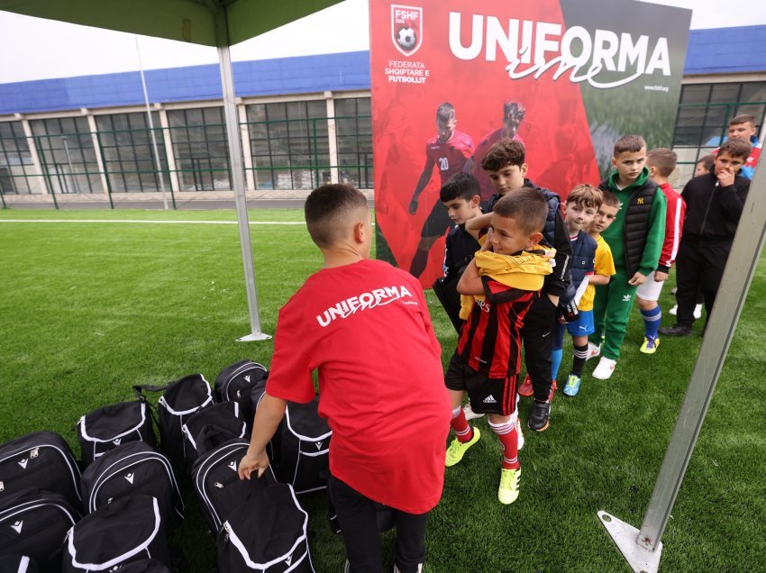 Projekti “Uniforma Ime” vjen me disa risi dhe me rritjen e numrit të fëmijëve të regjistruar në futboll!