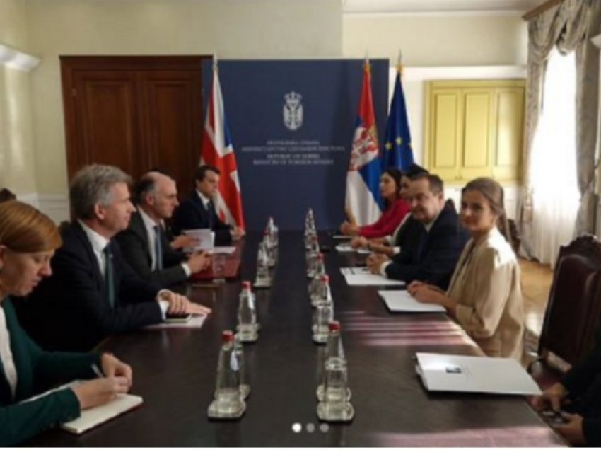 Ngjarjet në Kosovë, ministri britanik në Beograd tregon çfarë foli me Daçiq
