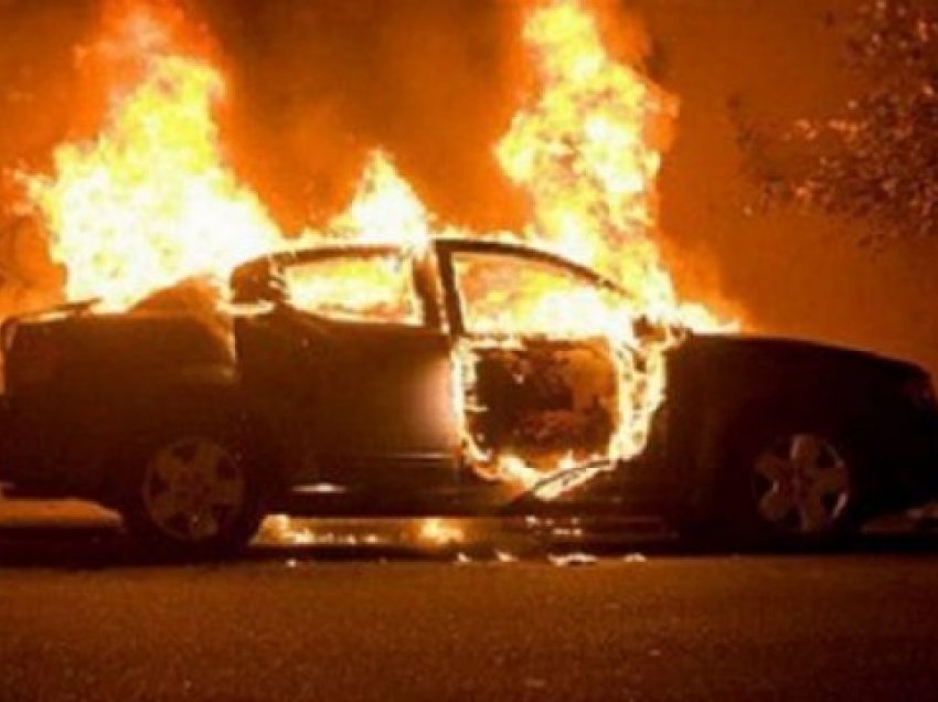 Qytetares nga Kosova ia djegin veturën me targa të Serbisë në Leposaviq
