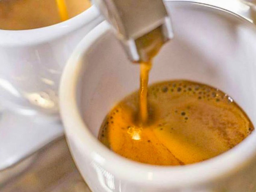 Zbuloni sa sheqer duhet të shtoni në kafe, kjo është sasia ditore e rekomanduar