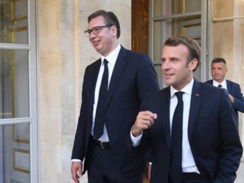 “I ka duart e lidhura si unë”, Vuçiq pesimist rreth takimit me Macron për anëtarësimin e Kosovës në KiE 