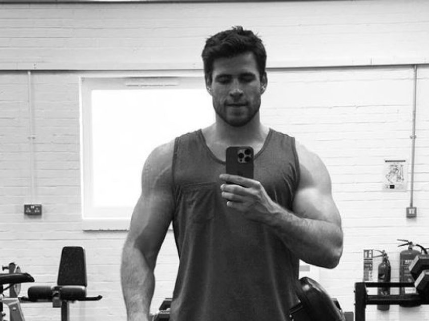 Liam Hemsworth tregon muskujt
