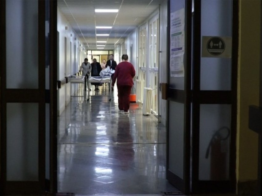 Kosova nuk po arrin të rigjenerojë mjek të rijnë, migrimi nuk po ndalet