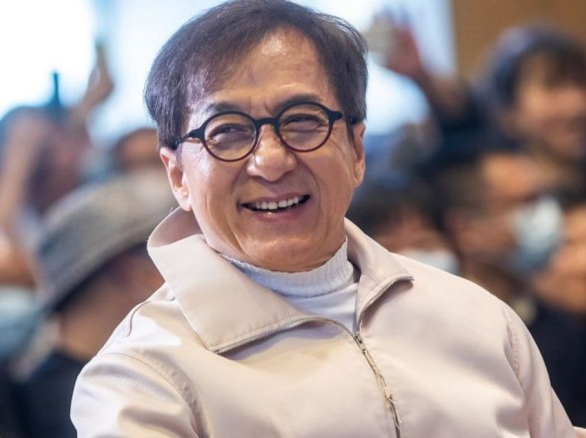 U raportua se kishte probleme me shëndetin, reagon Jackie Chan: Mos u brengosni!