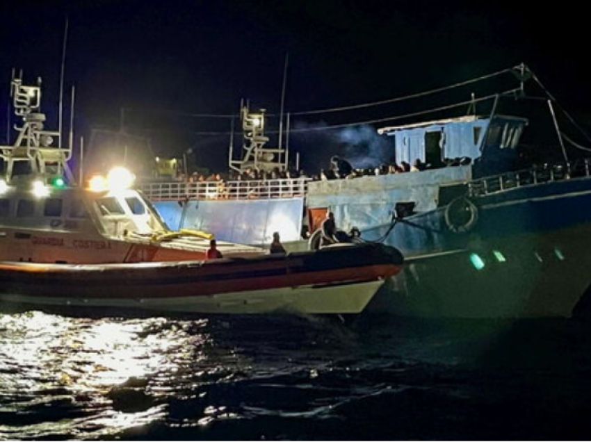 Mbytet varka pranë brigjeve italiane, 9 të vdekur, mes tyre një vajzë e vogël