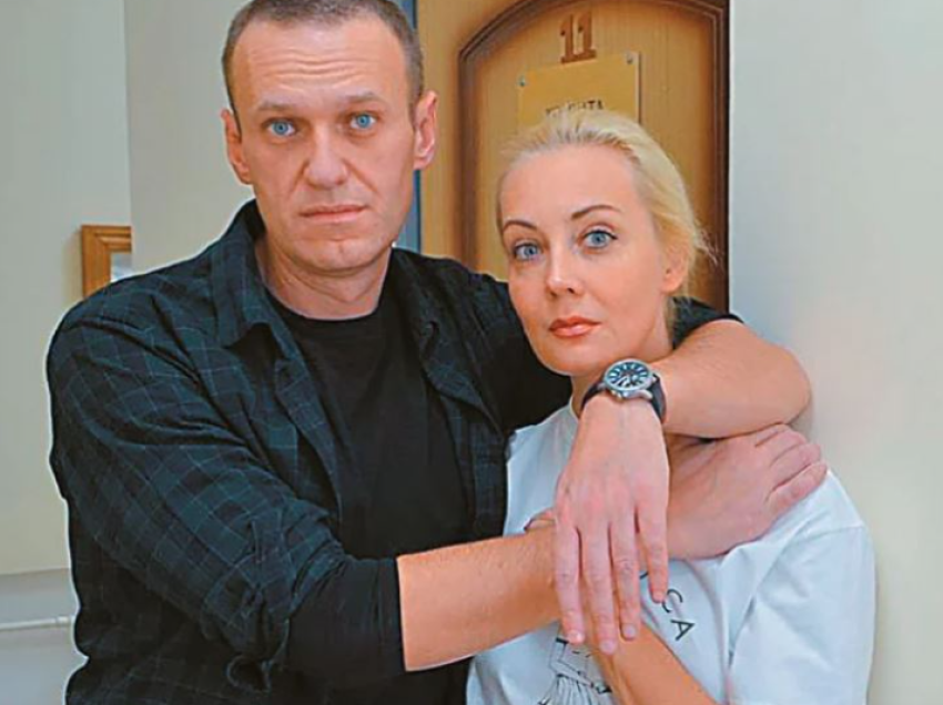 Kujtimet e rivalit më të ashpër të Putinit, në një libër/ Yulia Navalny: Filloi të shkruante pasi u helmua!