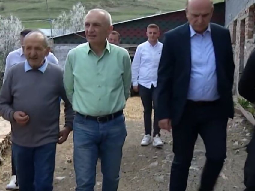 “Qumështi nga Serbia ka përmbytur tregun shqiptar”- Ilir Meta takon fermerët në Korçë