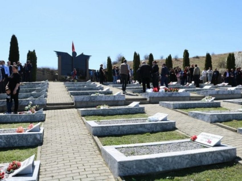 ​Osmani përkujton masakrën në Sllovi të Lipjanit 25 vjet më parë