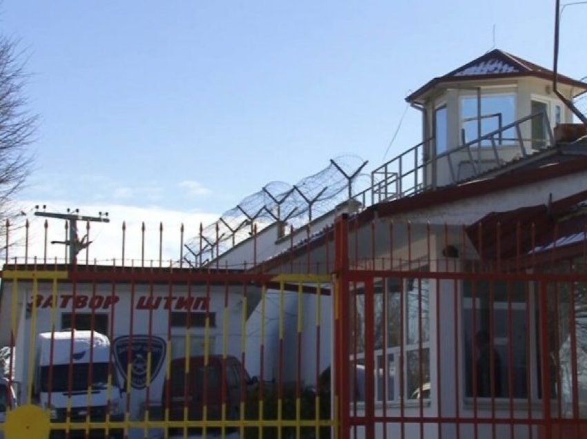 Rrahje mes dy grupeve në burgun e Shtipit, lëndohet një i punësuar