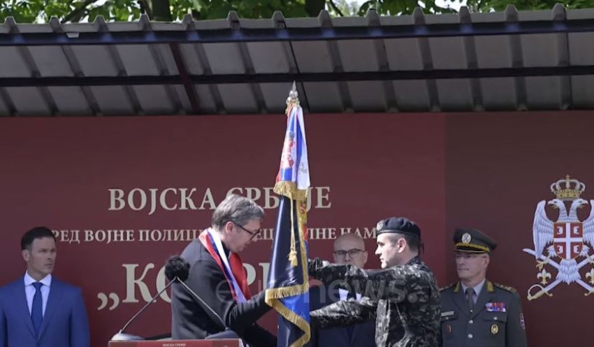 “Serbia në mes të vorbullës”, Vuçiq i dorëzon flamurin ushtarak komandantit të Kobra
