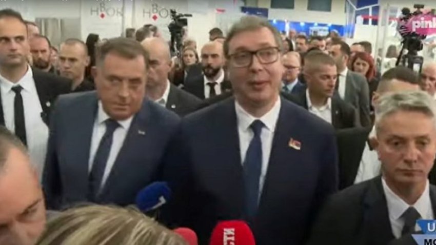 Vuçiq dhe Dodik filmohen duke fyer gazetaren: Shiko lopën