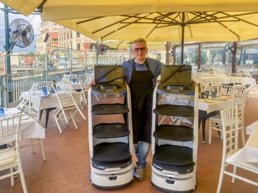 ​Një pronar restoranti 'punëson' robotë pasi nuk arrin të marrë staf