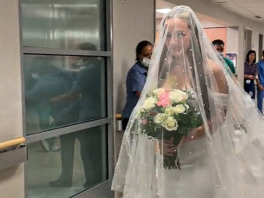 Video prekëse, vajza martohet në një spital të Nju Jorkut që babai ta shihte para se të vdiste