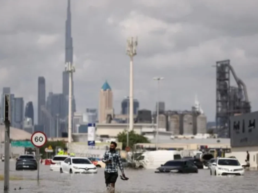 Përmbytjet ‘apokaliptike’ në Dubai që tronditën qytetin e përsosur