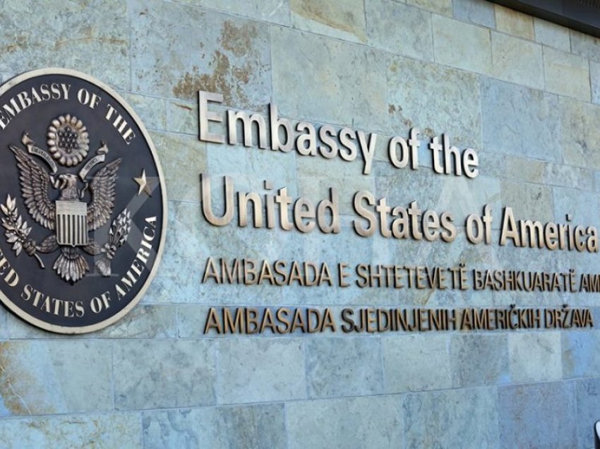 Ambasada e SHBA-së vlerëson përpjekjen e Kosovës për shkarkimin e kryetarëve në komunat veriore