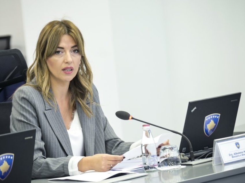 Albulena Haxhiu letër 38 kryetarëve të Komunave të Kosovës