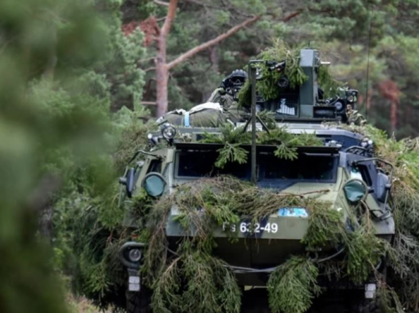 Suedia bën lëvizjen e parë si pjesë e NATO-s, dërgon batalion në Letoni