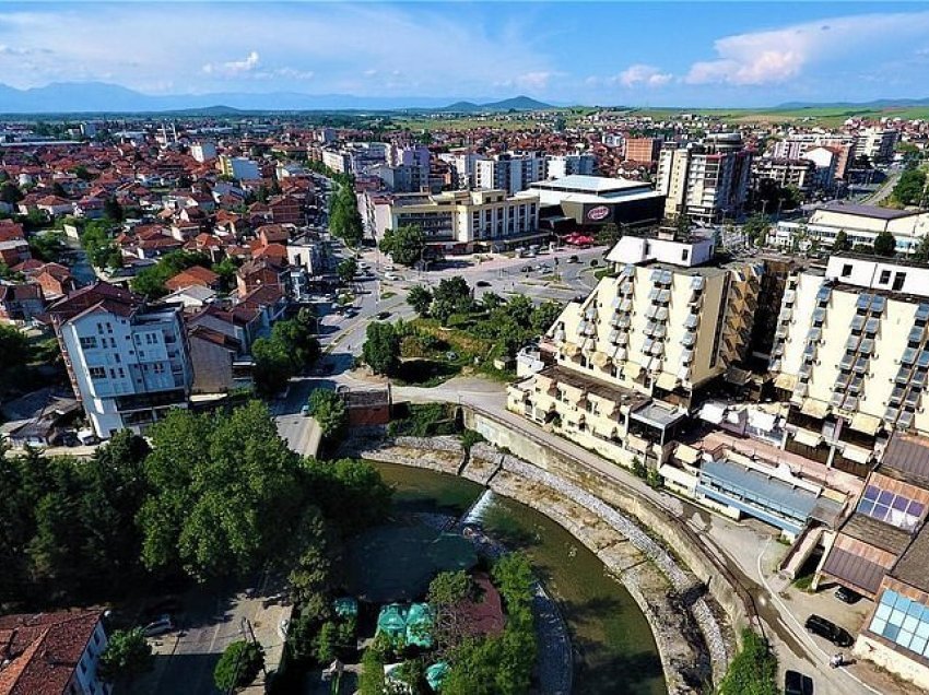 Arrestohet shtetasi i Shqipërisë në Gjakovë, në automjet i gjenden 6 shtetas të huaj pa dokumente