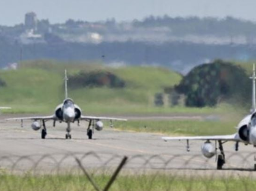 Rriten tensionet në Azi, 22 avionë kinezë “rrethojnë” Tajvanin