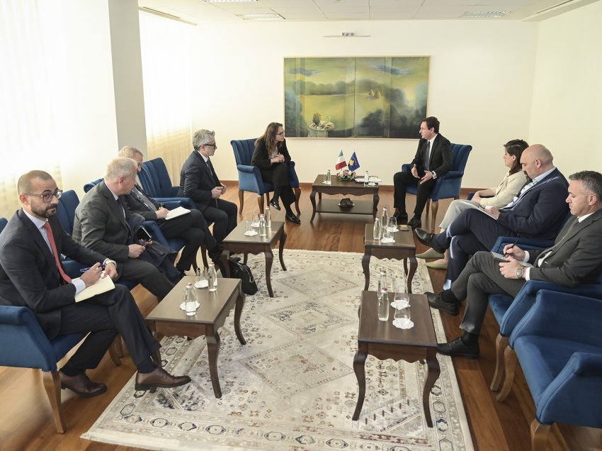Kryeministri Kurti u takua me deputetë nga Grupi Parlamentar për Punë të Jashtme të Italisë