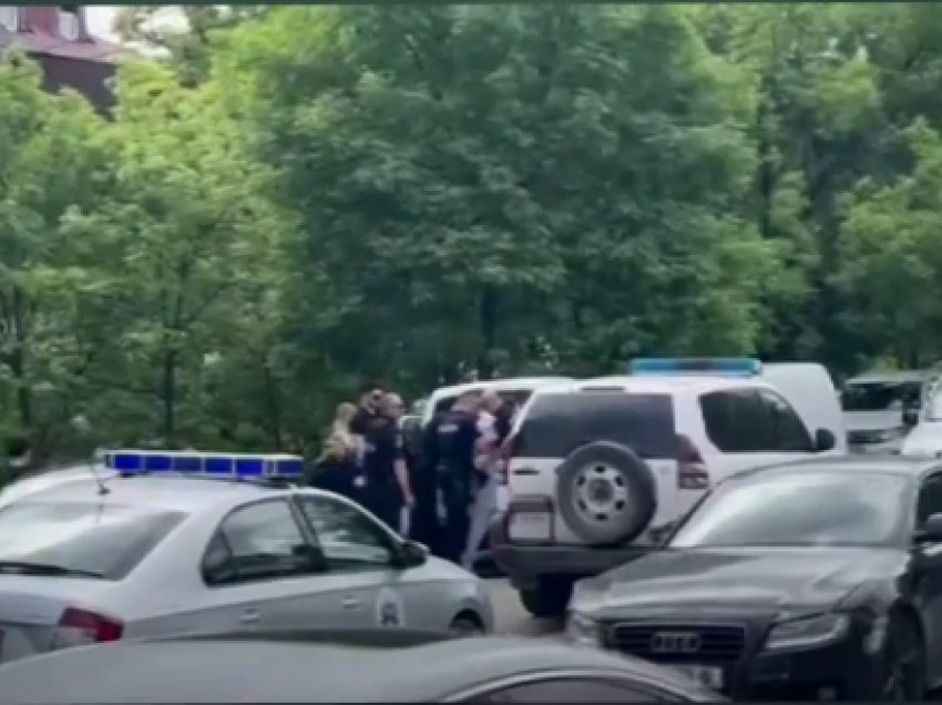 Policia prangos disa persona në Taukbahqe