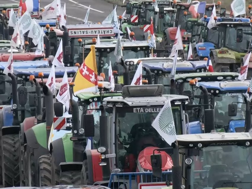Fermerët e parë protestues hyjnë në Bruksel me traktorë në mes të samitit të BE-së