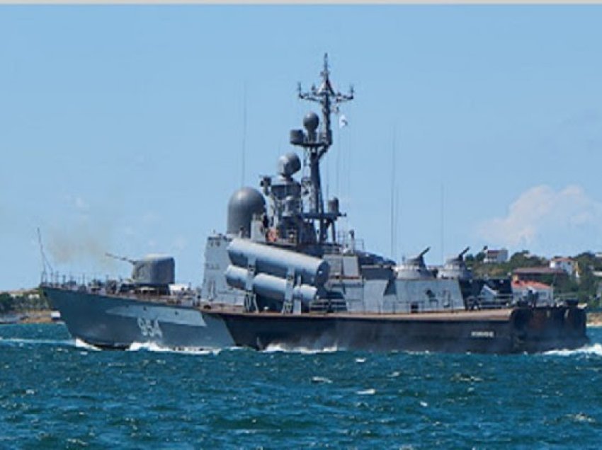 ​Ukraina thotë se ka fundosur një anije raketore ruse në Detin e Zi pranë Krimesë