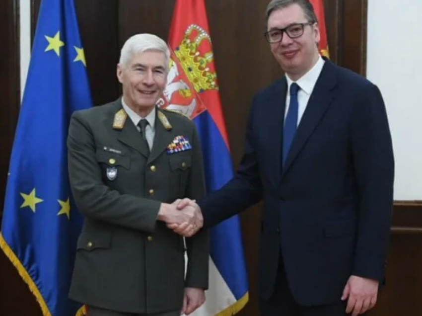 Vuçiq takohet me kryetarin e Komitetit Ushtarak të BE-së, thotë se me të foli edhe për “sigurinë e serbëve në Kosovë”
