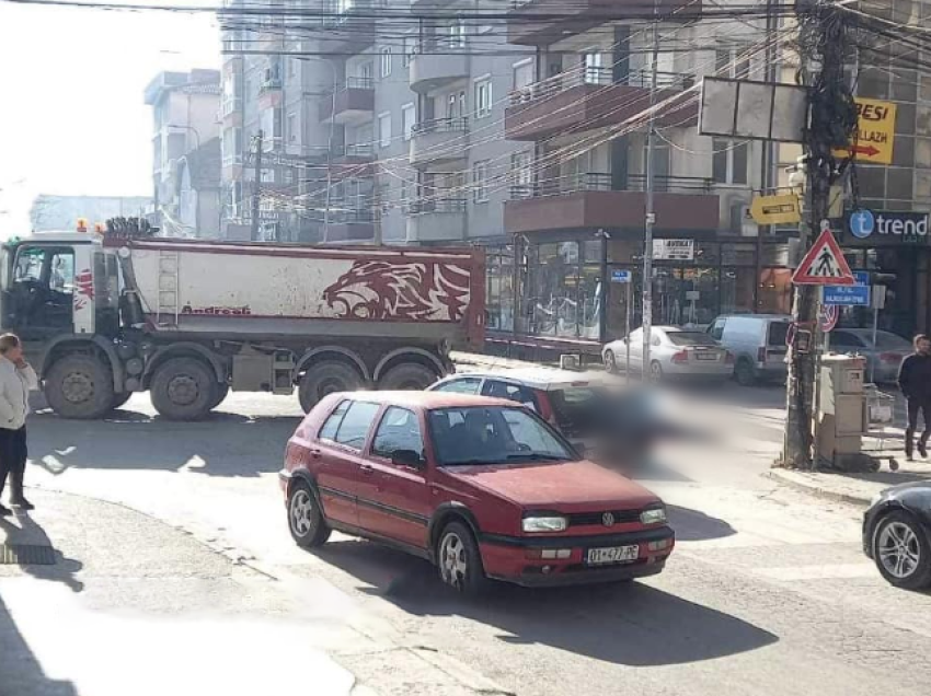 Shoferi i kamionit shoqërohet në stacion, Policia jep detaje për aksidentin me fatalitet në Fushë Kosovë
