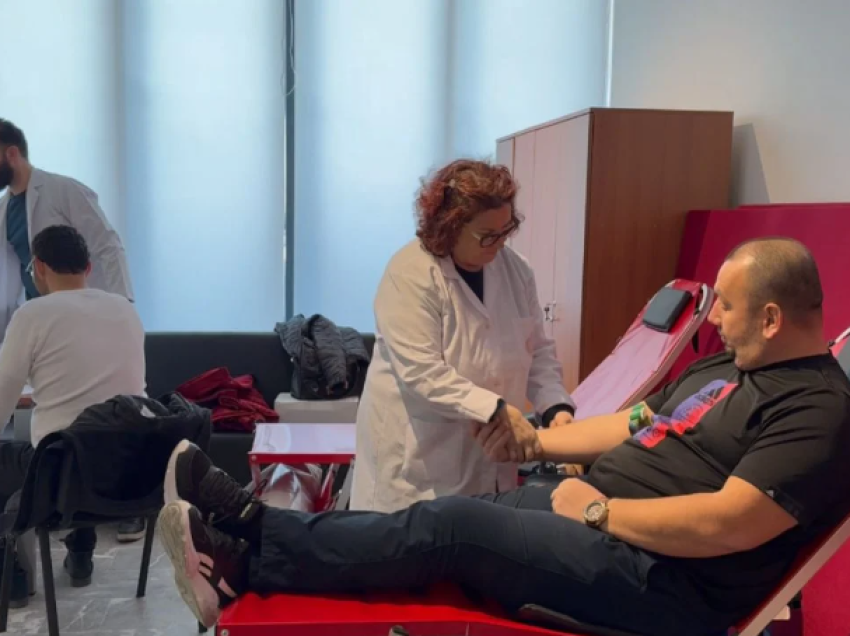 “Shpëto jetë dhe mbro shëndetin”, dhjetëra qytetarë dhurojnë gjak në Lezhë