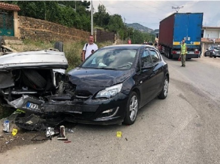 ​Përplasen dy vetura në Prrenjas, plagosen tri shtetase nga Maqedonia e Veriut