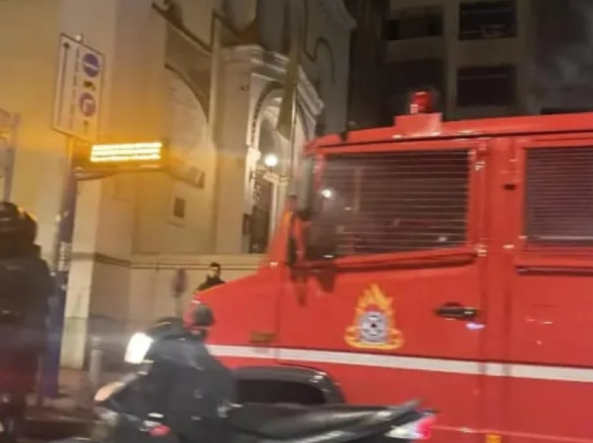 Shpërthim në ministrinë e Punës në Athinë! Grupi terrorist i ekstremit të majtë vendos bombën artizanale, telefonatë anonime medies