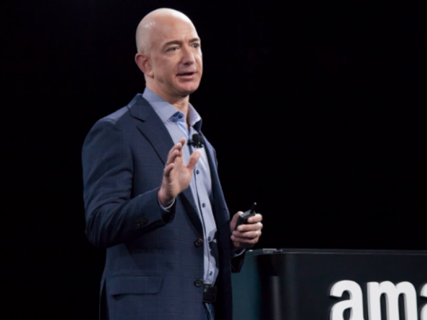Jeff Bezos do të shesë 50 milionë aksione të Amazonit